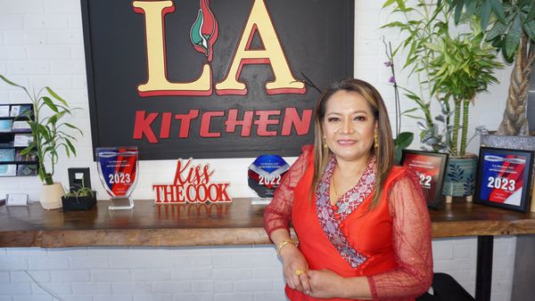LA Kitchen by null