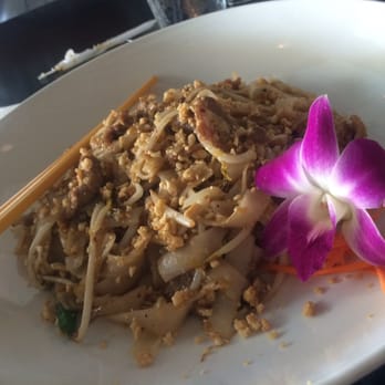 Mai Thai - Garlic noodles - Thai Near Me - Omaha, Nebraska