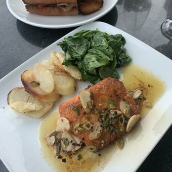 El Pulpo & Tapas Bar - Loved the sauce on the salmon, everything else lackluster - Seafood Near Me - Middletown, Connecticut El Pulpo & Tapas Bar - Loved the sauce on the salmon, everything else lackluster - Seafood Near Me - Middletown, Connecticut