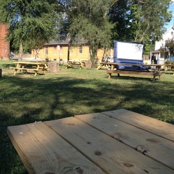 Eli's BBQ - Riverside - Spacious picnic area - Barbeque Near Me - Cincinnati, Ohio