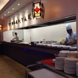 Imperial Sushi Wok - I cuochi che preparano il sushi