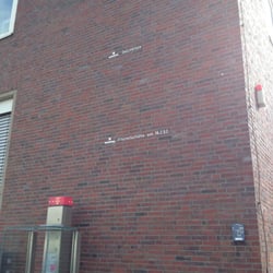 Deutsche Post - Pegelmarke der Sturmflut von 1962 an der Postfiliale in Wilhelmshaven