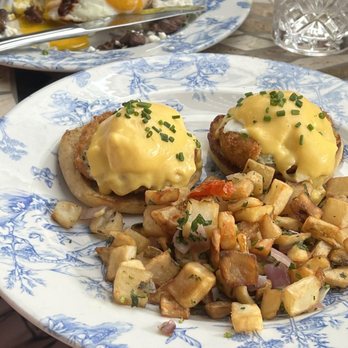 Little Hen - Crab cake eggs Benedict - Breakfast & Brunch Near Me - Miami, Florida Little Hen - Crab cake eggs Benedict - Breakfast & Brunch Near Me - Miami, Florida