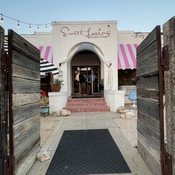 Sweet Loring - Front entrance - Ice Cream & Frozen Yogurt Near Me - Laredo, Texas Sweet Loring - Front entrance - Ice Cream & Frozen Yogurt Near Me - Laredo, Texas