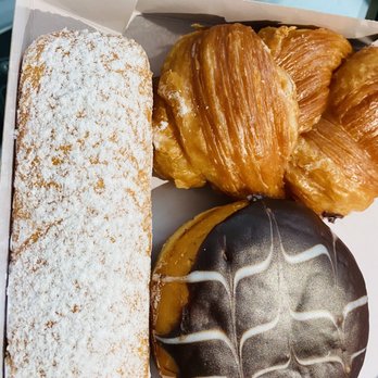 Zippy's Kahala - Napoleons bakery goodies, flaky croissant donuts, long Johns, Boston cream. - Diners Near Me - Honolulu, Hawaii