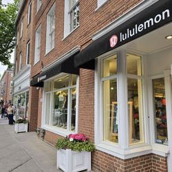 lululemon athletica - outside