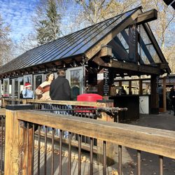 Snoqualmie Falls Brewery - Outdoor area