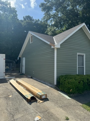 Slide of O&V Roofing