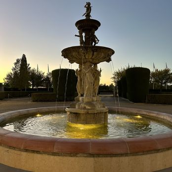 Villa Olmi Resort - Fountain outside the entrance - Hotels Near Me - Bagno A Ripoli, PO