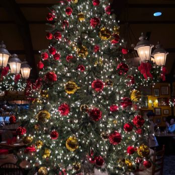 Gulliver's Restaurant - Their Christmas tree - American Near Me - Irvine, California