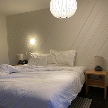 Scribner's Catskill Lodge - Mountain king size bed - Hotels Near Me - Hunter, New York