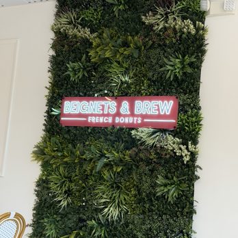 Beignets & Brew - Interior - Coffee & Tea Near Me - Herndon, Virginia