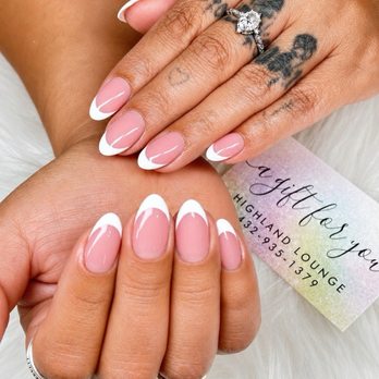 Highland Lounge - Eyelash Service Near Me - Big Spring, Texas