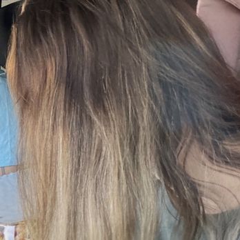 The Bella Moon Salon - This is my hair vs the reference photo I sent her - Hair Stylists Near Me - Huntington Beach, California The Bella Moon Salon - This is my hair vs the reference photo I sent her - Hair Stylists Near Me - Huntington Beach, California
