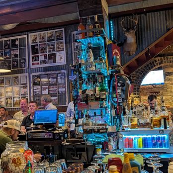 Cooper's Old Time Pit Bar-B-Que - Bar area - Barbeque Near Me - Austin, Texas
