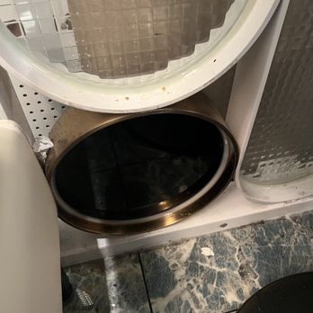 Supreme Dumplings - Very dirty floor and fixtures in the booth - Shanghainese Near Me - Bellevue, Washington Supreme Dumplings - Very dirty floor and fixtures in the booth - Shanghainese Near Me - Bellevue, Washington