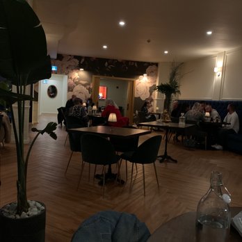 Victoria’s Restaurant - Dining area - Seafood Near Me - Hamilton, Ontario Victoria’s Restaurant - Dining area - Seafood Near Me - Hamilton, Ontario