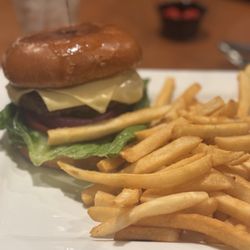 Jake's Steakhouse - Burger
