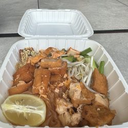 Blue Pepper Asian Cuisine - Pad Thai Noodles w/tofu