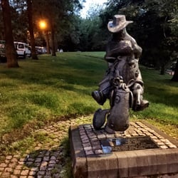 Lobey Dosser Statue