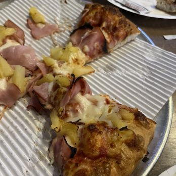 Lamppost Pizza Main Street Brewery - Burnt pizza - Pizza Near Me - Corona, California