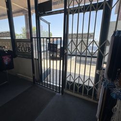 Pro T-Shirt Outlet - Prevent theft at the entrance/exit