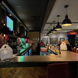 David Grisanti's On Main - Our advance reservation got us seating in the bar area