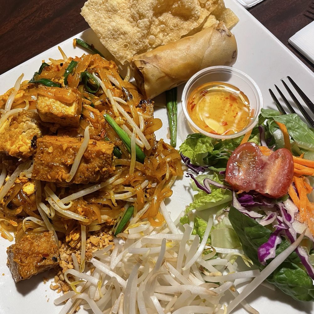 Lunch special tofu pad Thai Lunch special tofu pad Thai