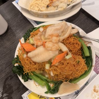 EAT Bistro - Seafood Chow Mein - Cantonese Near Me - Rosemead, California