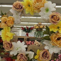 El Centro Indoor Swap Meet - Coronas Beatiful Wreaths