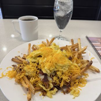 Breaks Eatery & Bar - Breakfast poutine - Breakfast & Brunch Near Me - Hays, Kansas