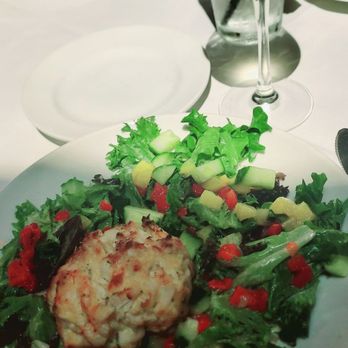 Andora - Crab cake salad - New American Near Me - Sewickley, Pennsylvania