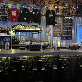 Doundrins Distilling - Bar area - Distilleries Near Me - Cottage Grove, Wisconsin