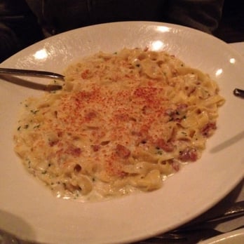 Cafe Lucci - Fettuccine Alfredo - Italian Near Me - Glenview, Illinois