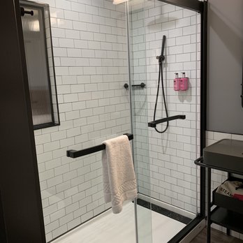 Moxy Nashville Vanderbilt Area - Glass wall shower, need one installed in my house - Hotels Near Me - Nashville, Tennessee