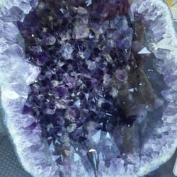 Saret Gallery - Giant amethyst geode ..loooove!