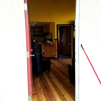 River Front Cabins - Entry way - Hotels Near Me - Three Rivers, California