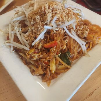 Eattini Thai Kitchen - Shrimp pad thai - Thai Near Me - Ellicott City, Maryland
