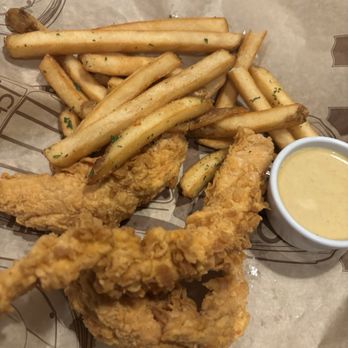 Cheddar's Scratch Kitchen - Kids tender and fries - Comfort Food Near Me - Naples, Florida
