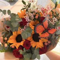 Maciel's Flowers - Flower bouquet example