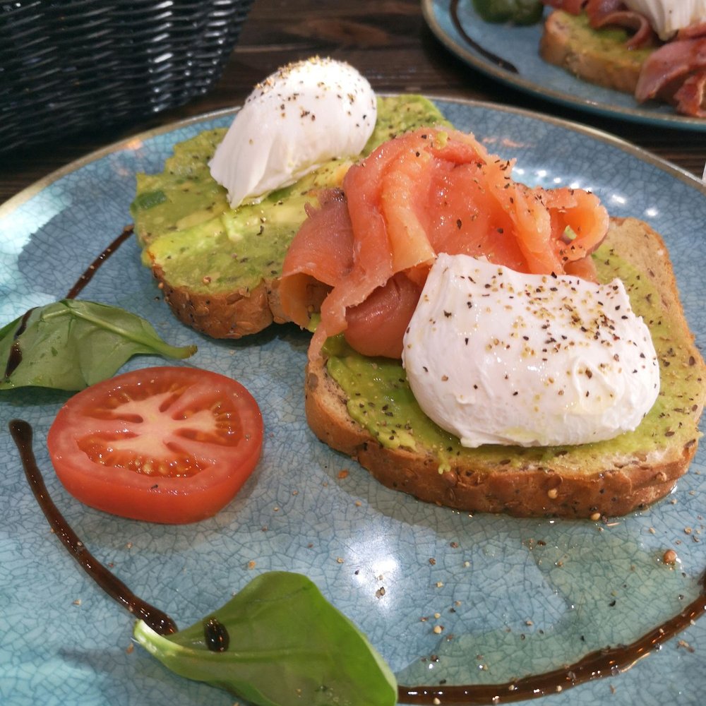 Toi & Moi - Avocado toast with poached egg and smoked salmon - Coffee & Tea Near Me - London, XGL