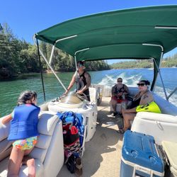 Sierra Pontoon Rentals - So much room!