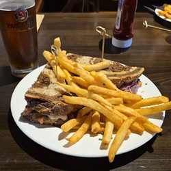 Die Bierstube Restaurant - Reuben sandwich