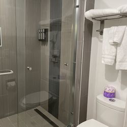 The SeaScape Inn - Shower and toilet were great and looked new-ish, but the hot water got cold after only about 5 minutes.