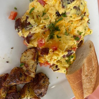 Starling Diner - Roma morning tomato, bacon, scrambler - New American Near Me - Long Beach, California Starling Diner - Roma morning tomato, bacon, scrambler - New American Near Me - Long Beach, California