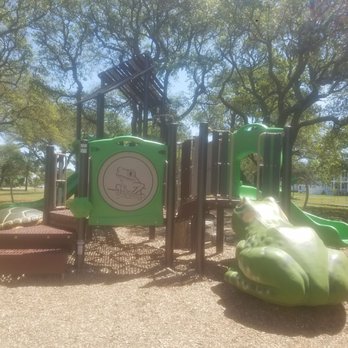 Bay Oaks Park - Structure for young children - Parks Near Me - Norfolk, Virginia
