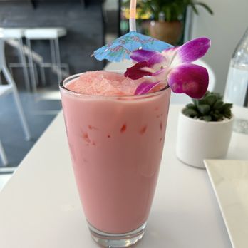 Kanlaya Thai Restaurant - Iced Pink Milk - Thai Near Me - Chicago, Illinois