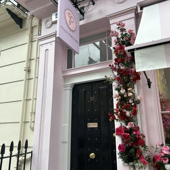 Peggy Porschen Cakes - Outside - Patisserie/Cake Shop Near Me - London, XGL Peggy Porschen Cakes - Outside - Patisserie/Cake Shop Near Me - London, XGL