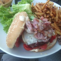 La Taupinière - Le burger ossalois. Yummy!