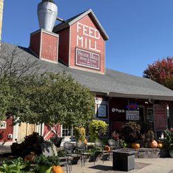 Stone Mill Hotel & Suites - Autumn feel!